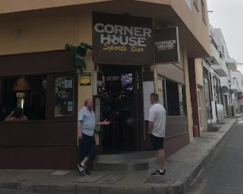 corner-house-sports-bar-corralejo-fuerteventura-clubfuerteventura