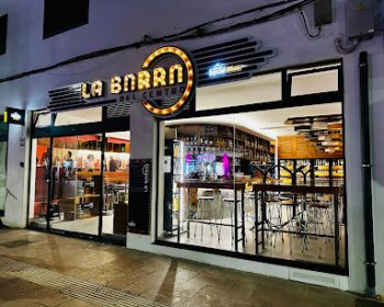la-barra-del-centro-tapas-bar-vermuteria-corralejo-fuerteventura-clubfuerteventura