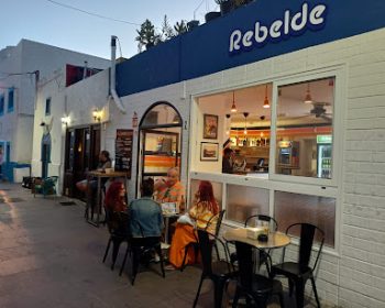 rebelde-beach-bar-corralejo-fuerteventura-clubfuerteventura